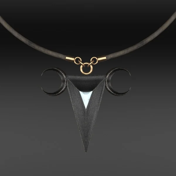 Bladed Crescent Dagger Pendant screenshot 2