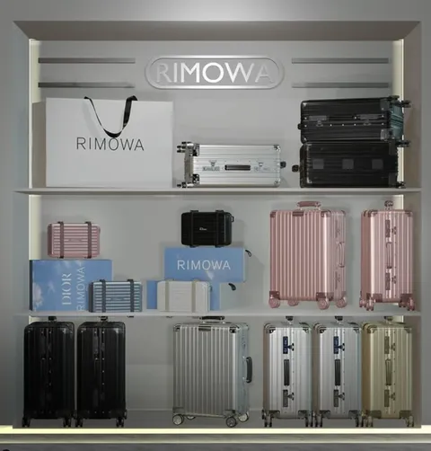 Rimowa Full Unboxing - Blender scenes