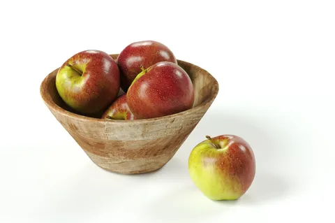 Xenos Wooden Bowl With Apples - Blender 3d models